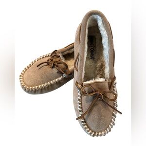 Minnetonka Suede Slippers, Tan, Size 7